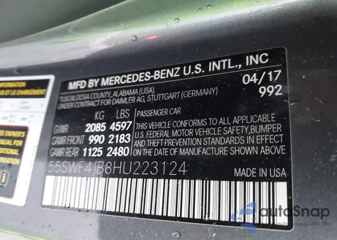 2017 Mercedes-Benz C 300 z USA, uszkodzony, nr VIN 55SWF4JB8HU223124